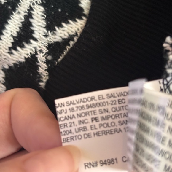 Forever 21 Black and White Geometric Crew Neck Sweater - Picture 6 of 8